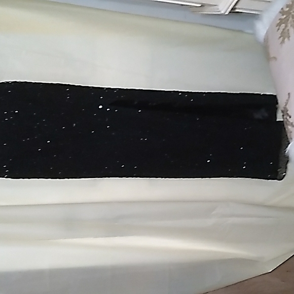 EVENING DRESS DAZZLING BEADING AND SEQUIN BACKLESS KEYHOLE OPENING IN FRONT - Picture 4 of 12